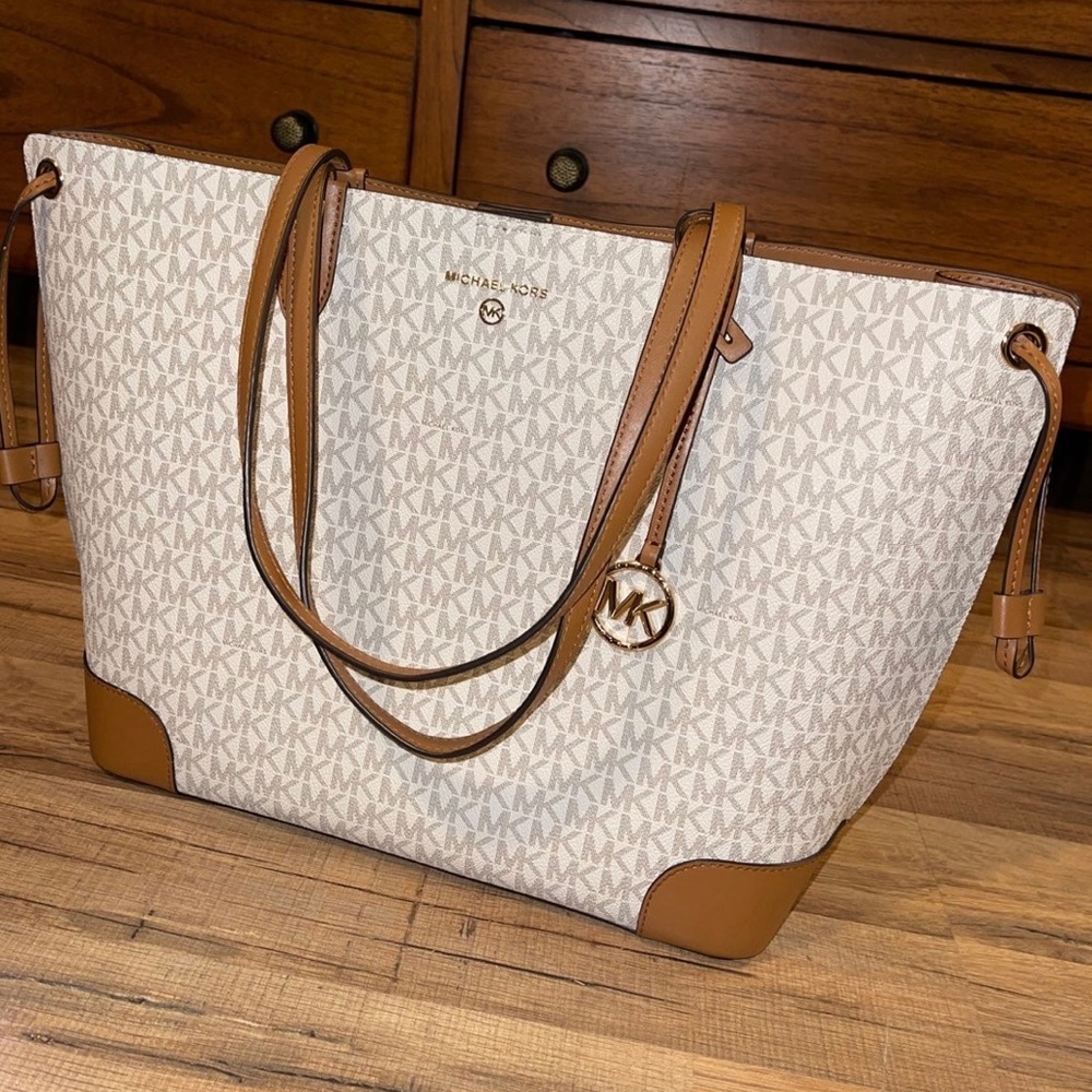 **SOLD** Michael Kora Edith Signature Large Open Tote Bag